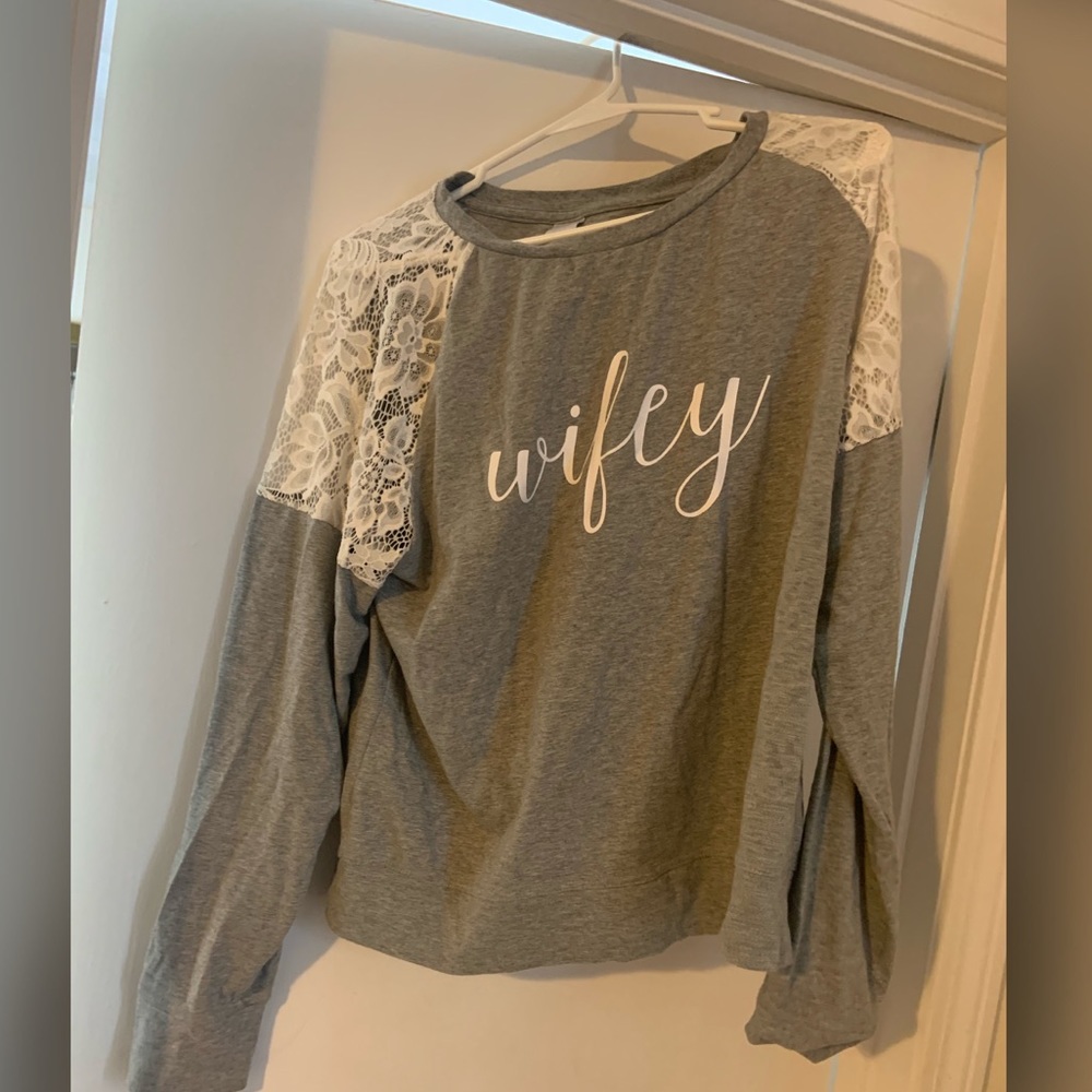 David’s Bridal “Wifey” Grey Sweatshirt size L
